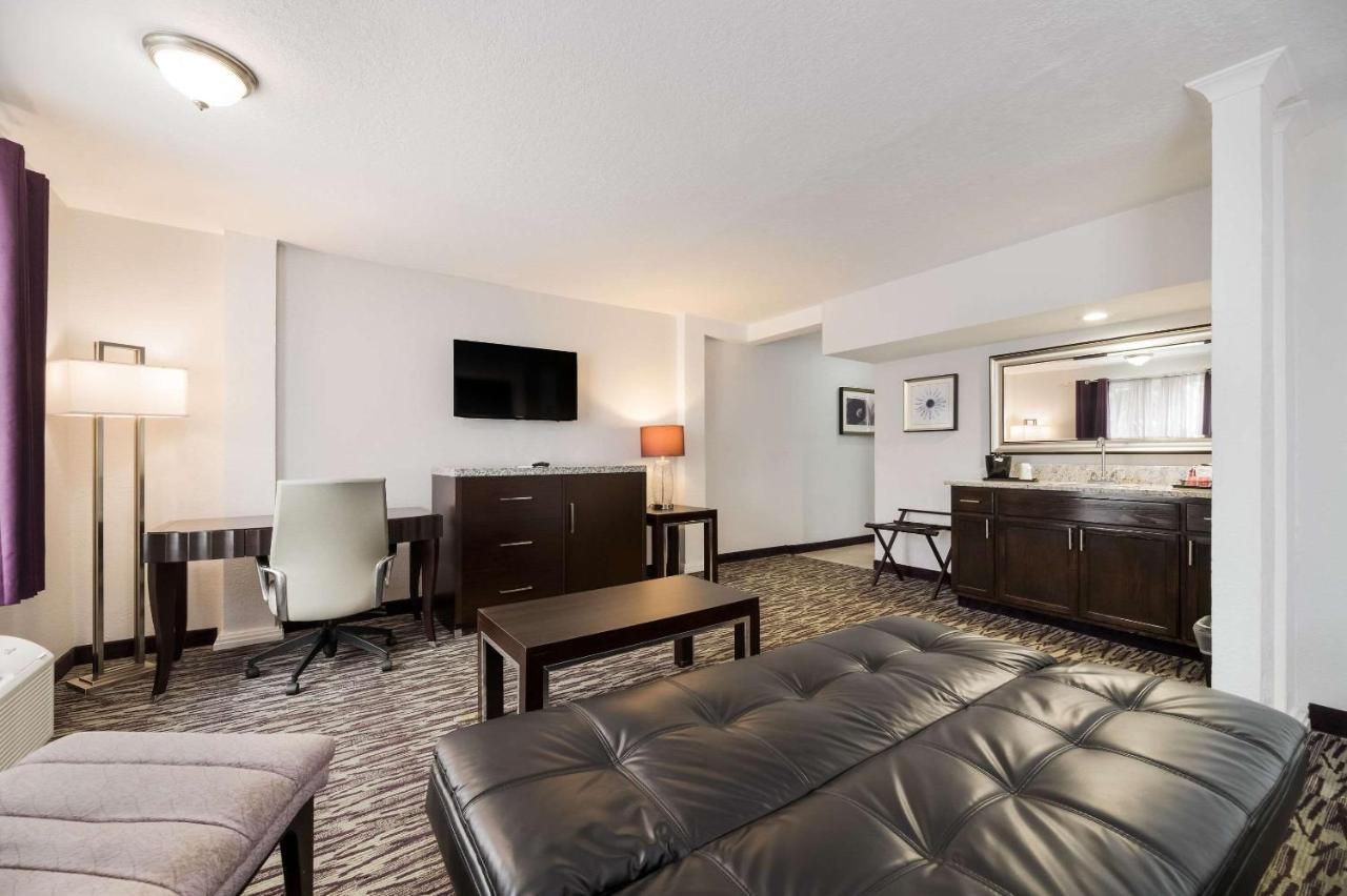 Clarion Inn & Suites Across From Universal Orlando Resort Εξωτερικό φωτογραφία
