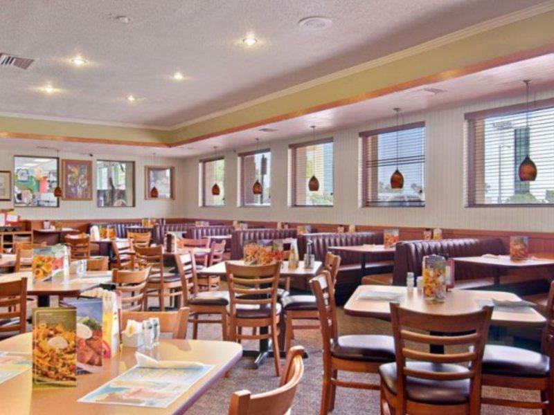 Clarion Inn & Suites Across From Universal Orlando Resort Εστιατόριο φωτογραφία